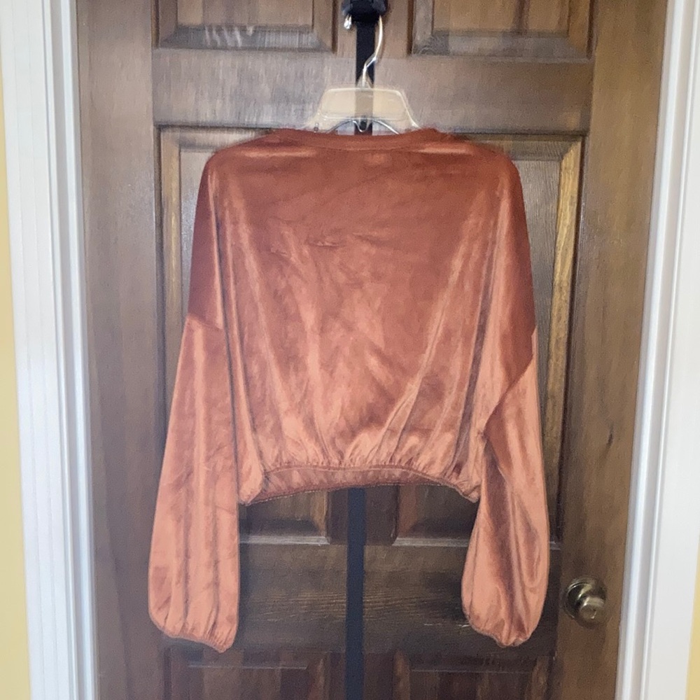 NWOT Chic Rust Copper Women's Velour Crop Top - Picture 6 of 7